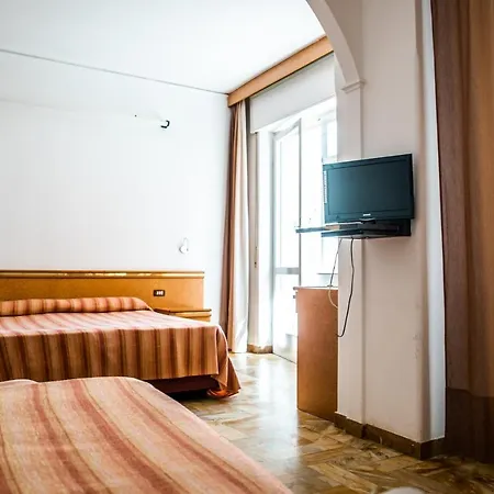 Hotel West End 3*