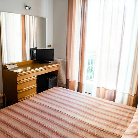 Hotel West End 3*