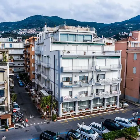 West End Hotel 3*