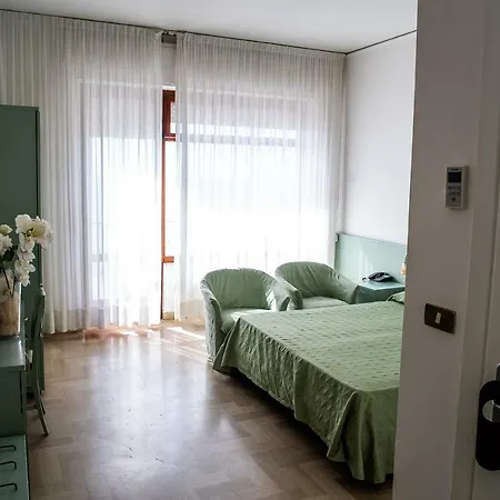 ホテル West End アラッシオ