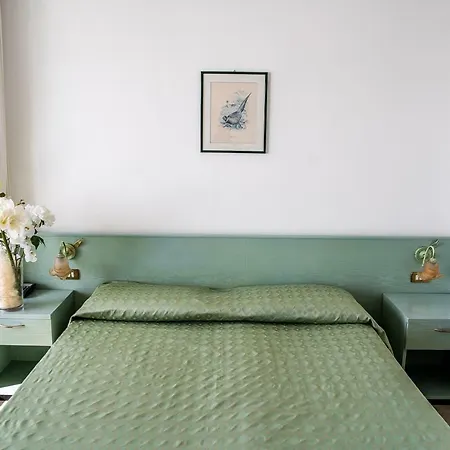 West End ホテル アラッシオ