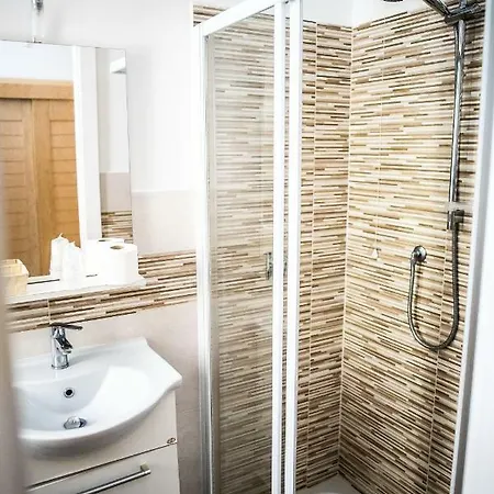 ホテル West End 3*