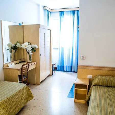 West End ホテル 3*