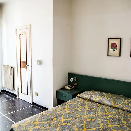 West End ホテル 3*