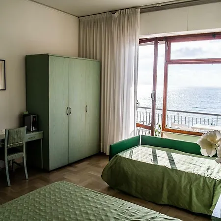 West End 3* アラッシオ