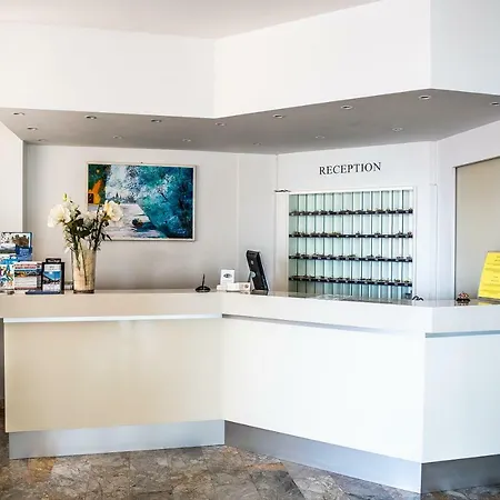 ホテル West End 3*