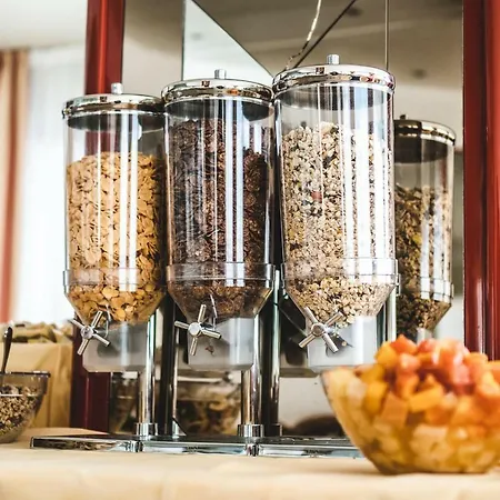 West End ホテル アラッシオ