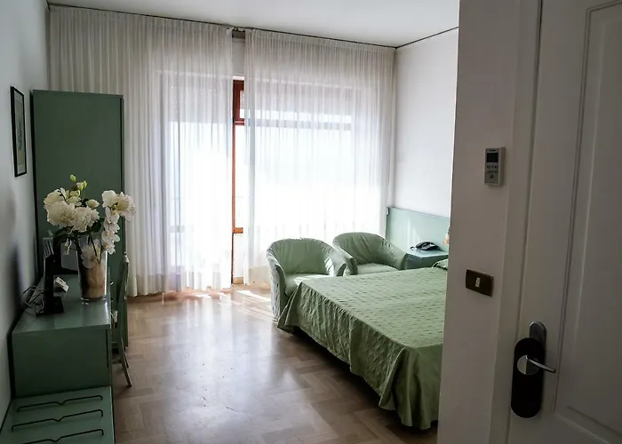 מלון West End אלסיו