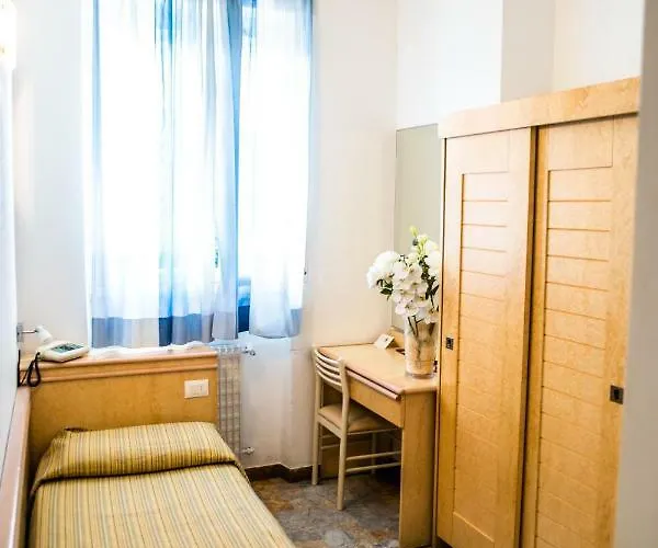 West End מלון 3*