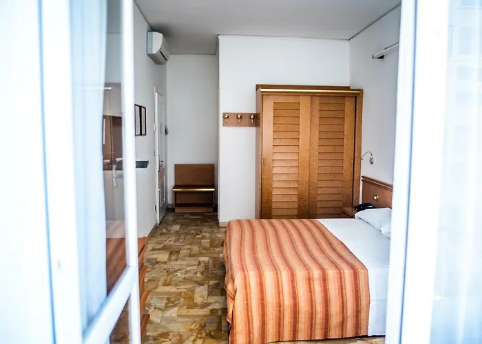 Отель West End Алассио