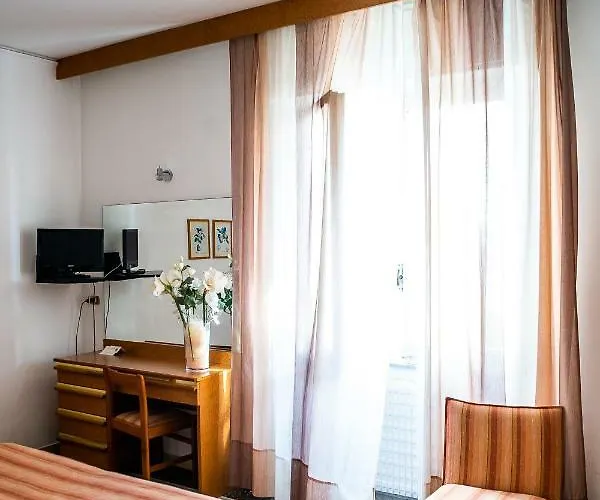 Отель West End 3*