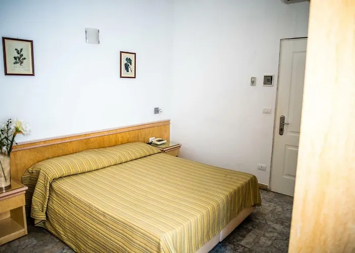 West End מלון אלסיו