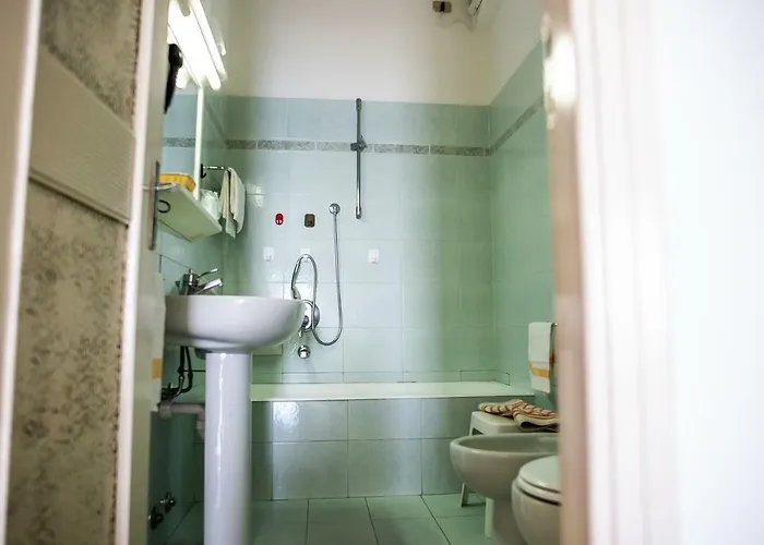 West End Отель Алассио