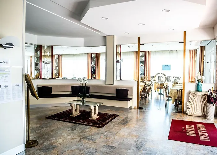 West End Отель Алассио