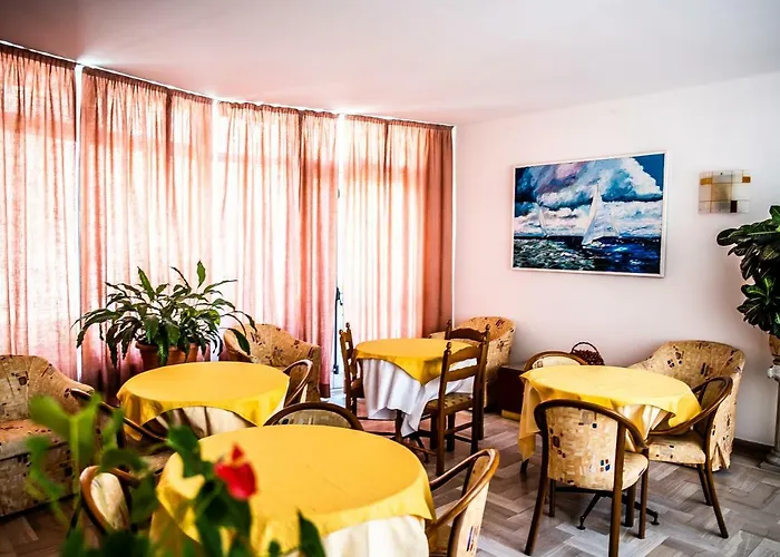 מלון West End 3*