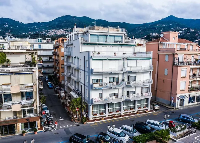 West End Отель 3*