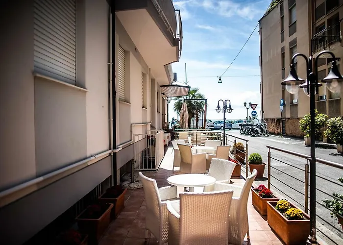 West End Алассио